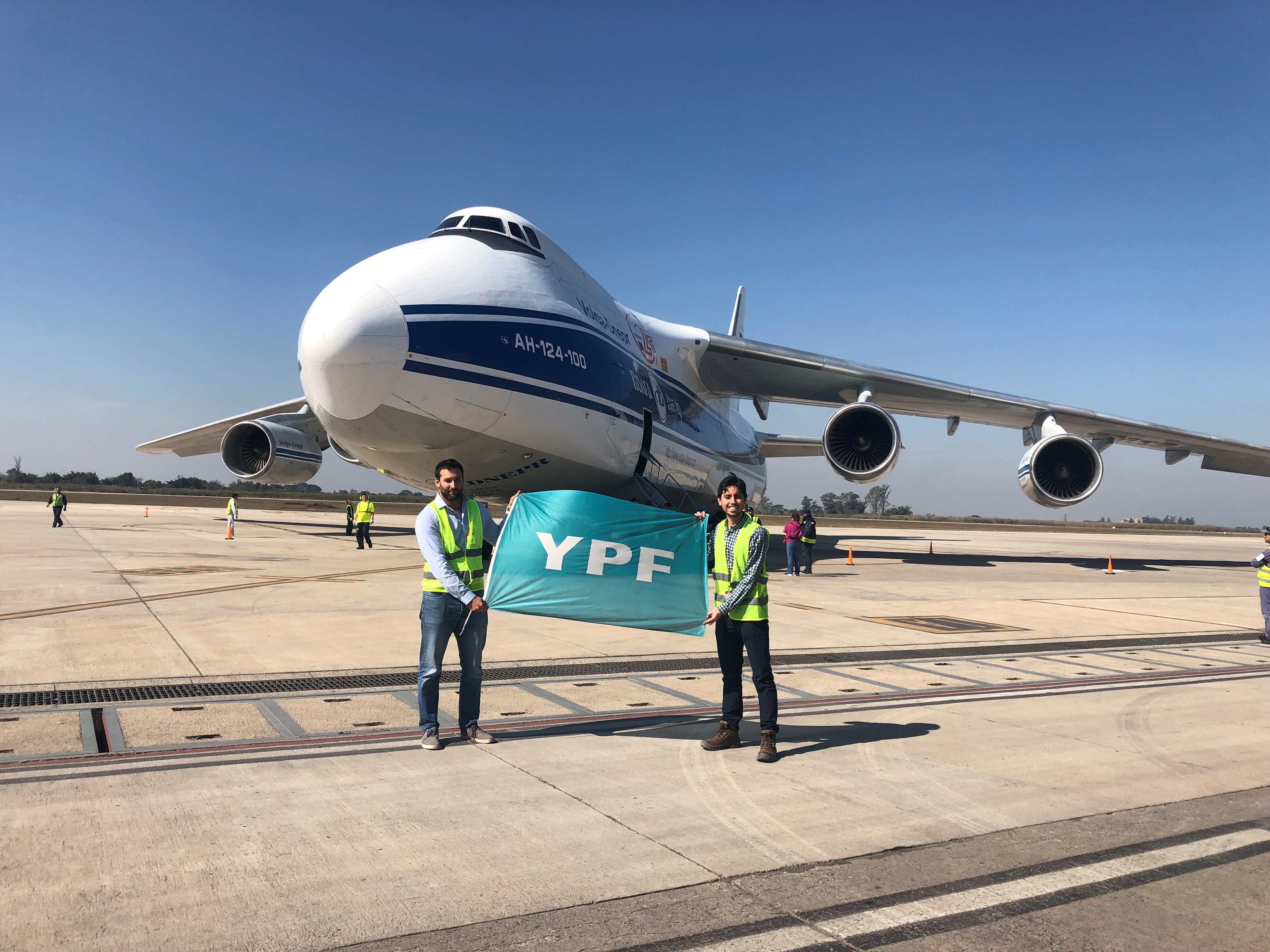 Arribó a Tucumán uno de los aviones de carga más grandes del mundo con equipos para Central Térmica de YPF Luz